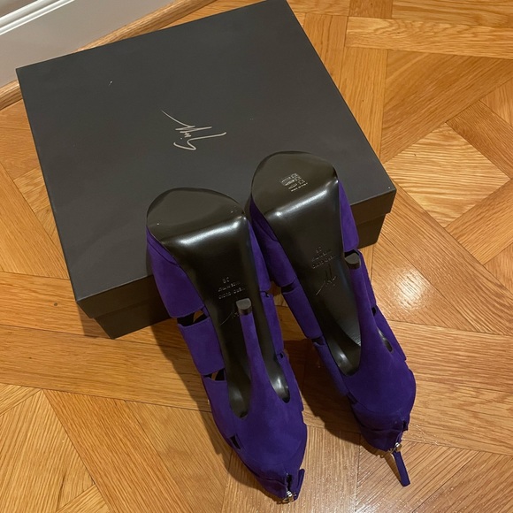 Brand new, never worn Giuseppe Zanotti platform heel in purple - Picture 5 of 9